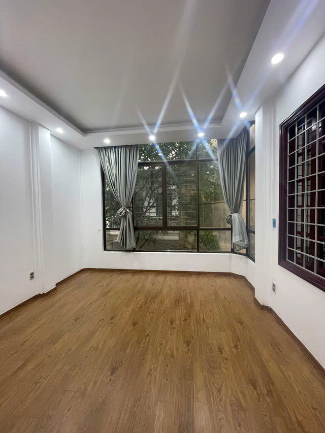NHÀ ĐẸP NGÕ THÔNG Hoàng Như Tiếp 51/56m2, 4 tầng,mặt tiền 4.3m, 8.4 tỷ Long Biên. - Ảnh 1