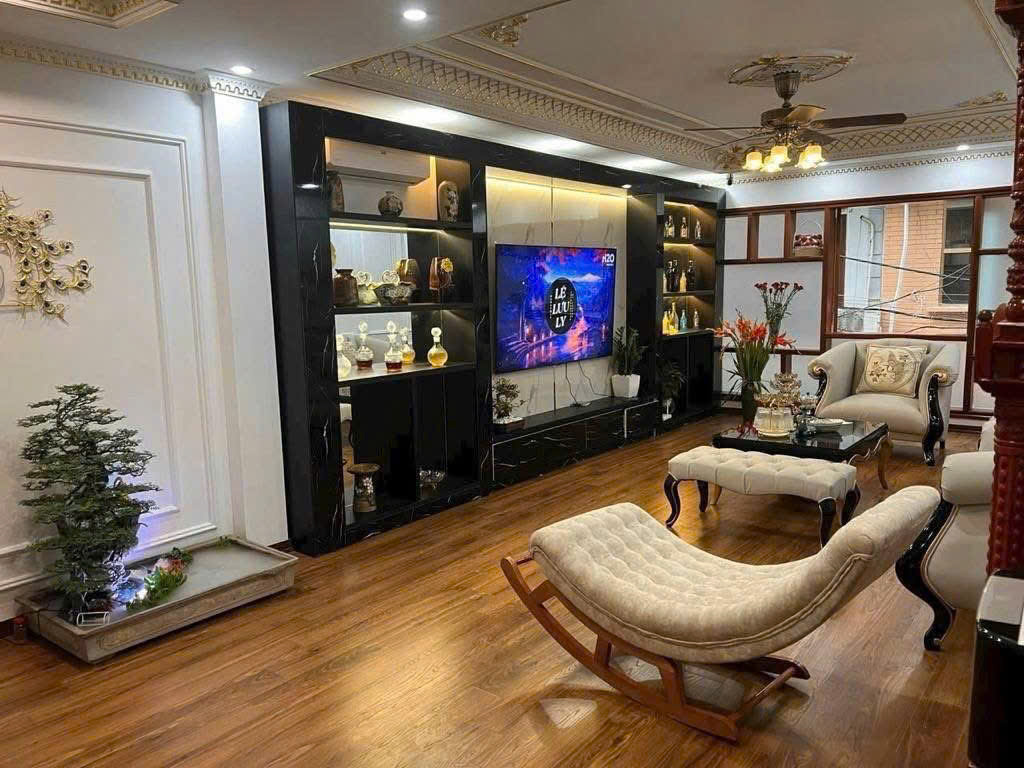 Hạ sốc 2 tỷ, nhà Nguyễn Văn Cừ, 56m, khu VIP, siêu thoáng, hơn 10 tỷ. - Ảnh 1