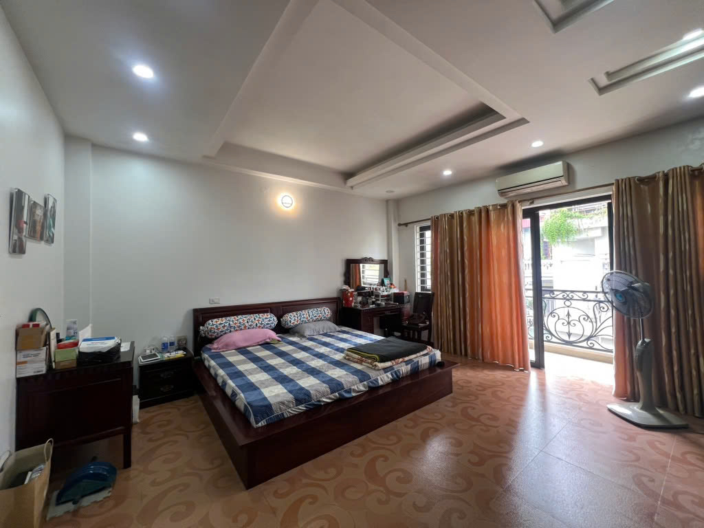 MẶT PHỐ NGUYỄN KHUYẾN, ĐỐNG ĐA – 181M² – LÔ GÓC 2 MẶT THOÁNG – VỊ TRÍ ĐẸP – GIÁ CHỈ 32.8 TỶ - Ảnh 2