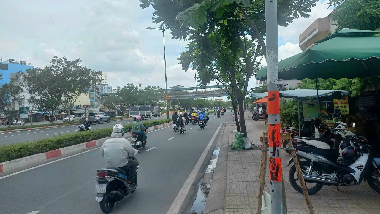 Bán Nhà Cấp 4 Mặt Tiền Phạm Văn Đồng - Hiệp Bình Chánh - Thành Phố Thủ Đức - Ảnh 1