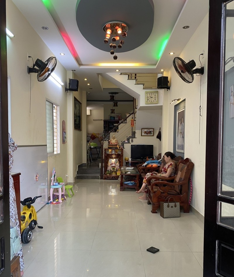 ► Nhà Kiệt Hoàng Diệu, gần Nguyễn Văn Linh, kẹp kiệt thoáng, 55m2, 3 mê đúc, sân rộng, 3.65 tỷ - Ảnh chính