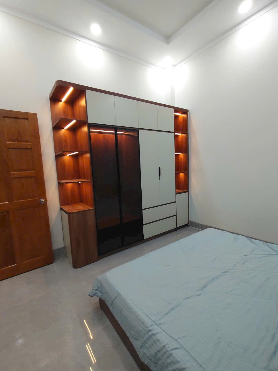 KẸT TIỀN NGÂN HÀNG CẦN BÁN GẤP CĂN NHÀ PHỐ ĐÃ HOÀN CÔNG NHÀ MỚI DỌN VÀO Ở NGAY - Ảnh chính