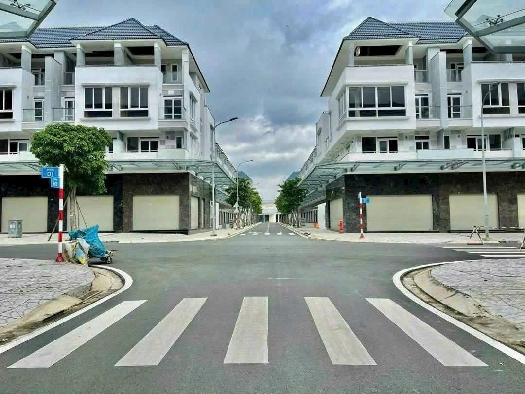 Bán nhà phố Văn Hoa Villa, nhà mới đẹp, tặng full nội thất, giá chỉ bằng nhà thô - Ảnh 4