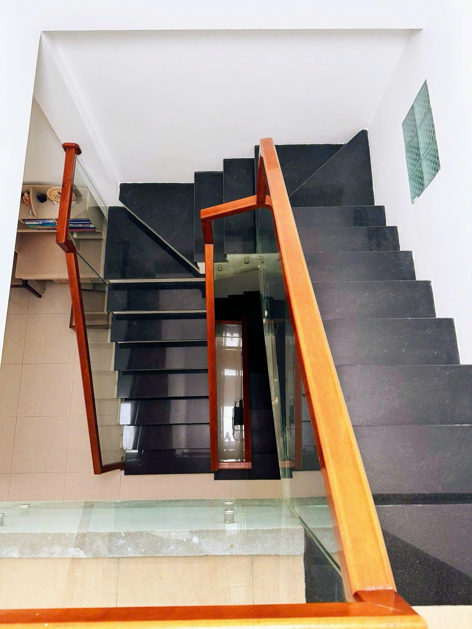 Chính chủ Bán nhà 3 tầng. Đường Cao Xuân Dục, quận Hải Châu. Đà Nẵng. LH 0905 277 522 - Ảnh 2