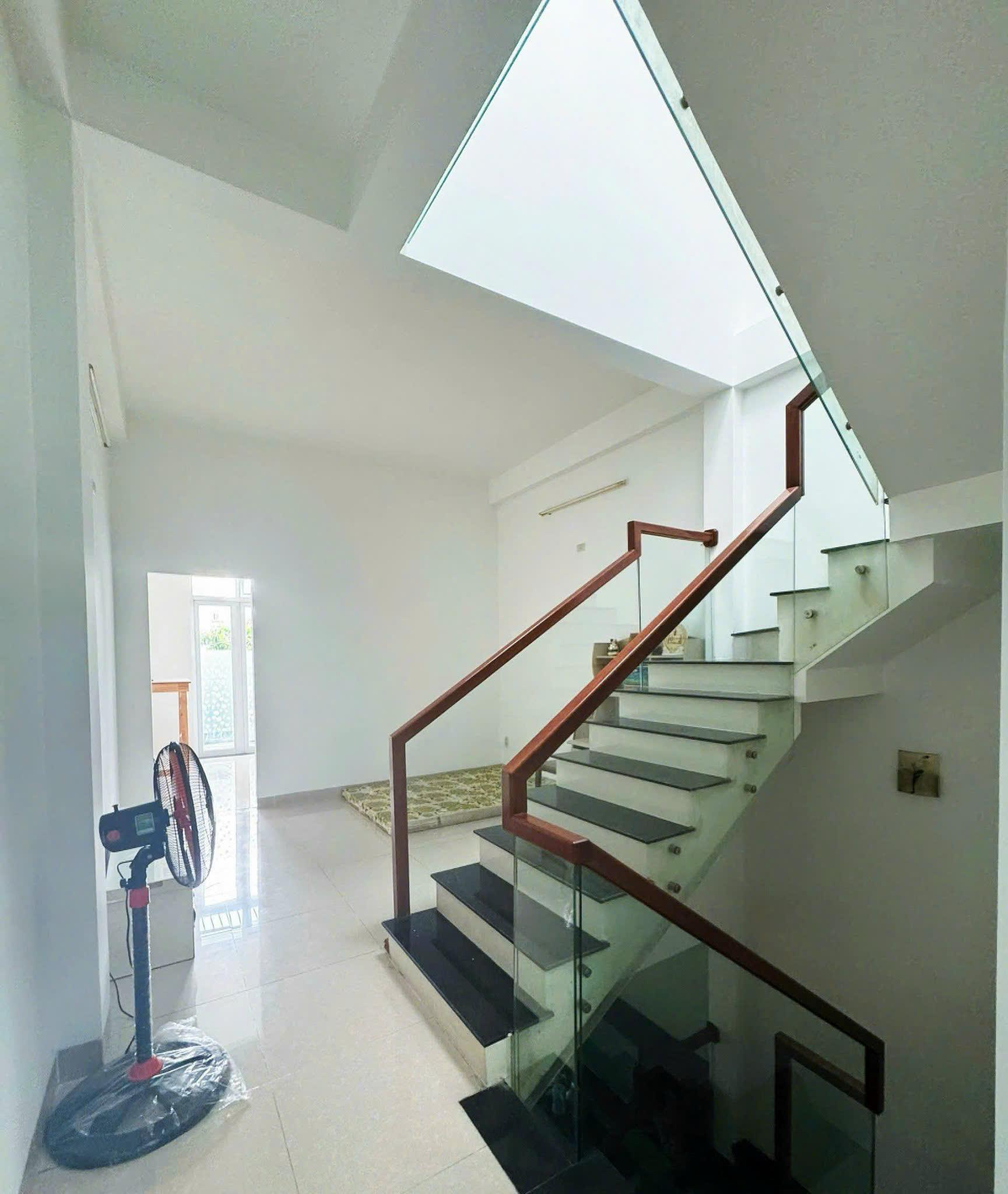 Chính chủ Bán nhà 3 tầng. Đường Cao Xuân Dục, quận Hải Châu. Đà Nẵng. LH 0905 277 522 - Ảnh 1