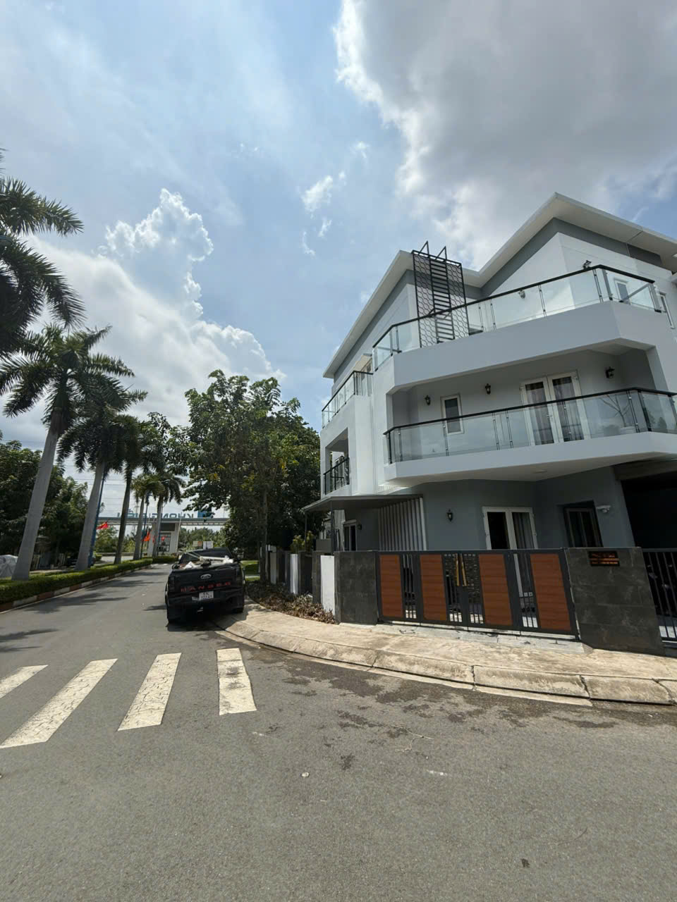 SIÊU RẺ- BÁN CĂN GÓC NHÀ PHỐ KHU MEGA VILAGA, MELASO KHANG ĐIỀN 3TẦNG, 4PN, 149M2 - Ảnh 1