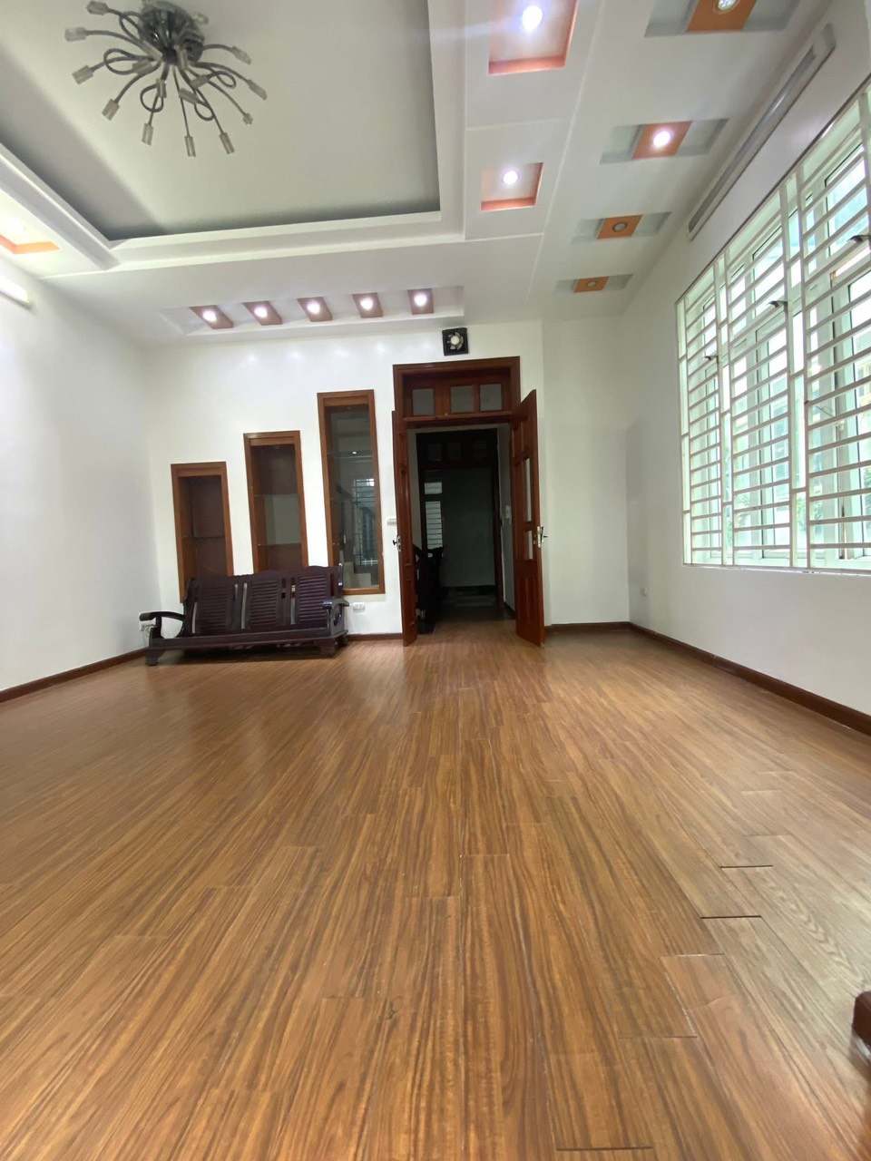 MẶT NGÕ TRẦN QUỐC HOÀN - 15M RA PHỐ - NGÕ ÔTÔ TRÁNH, KINH DOANH MỌI LOẠI HÌNH - GIÁ 19 TỶ - Ảnh 2