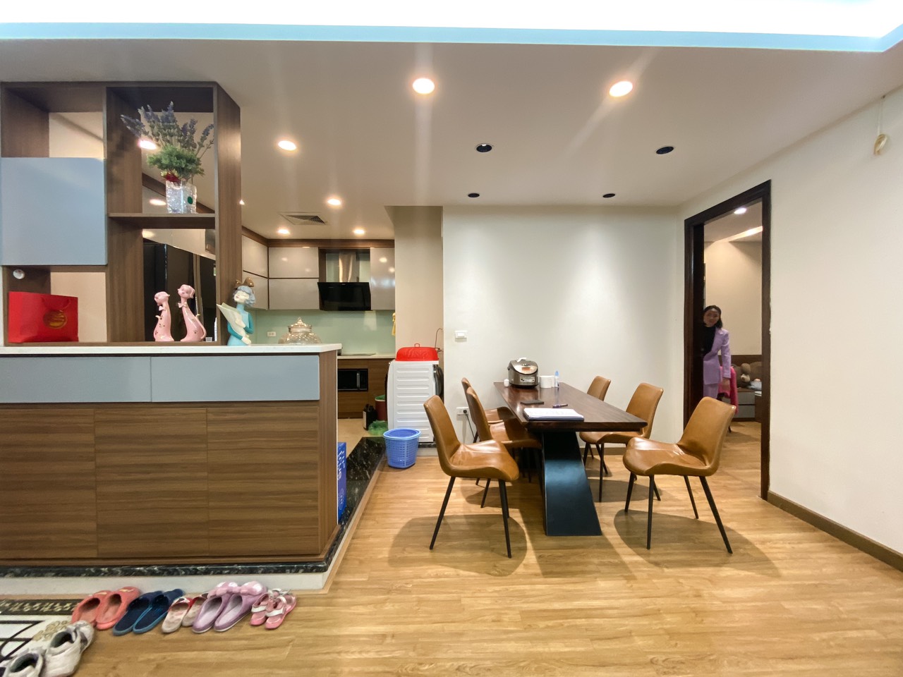 Bán nhà phố Lê Thanh Nghị, phân lô, ô tô vòng quanh, 60m,17 phòng, dt 70tr/tháng, 19 tỷ - Ảnh chính