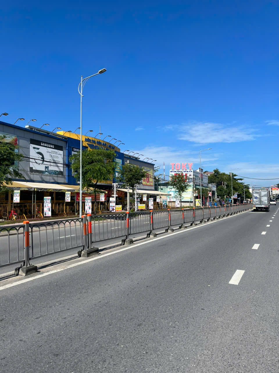 Gấp bán Nhà MBKD VIP (8x50) Mặt Tiền Đường 16m Tô Ký, Hóc Môn - Ảnh chính