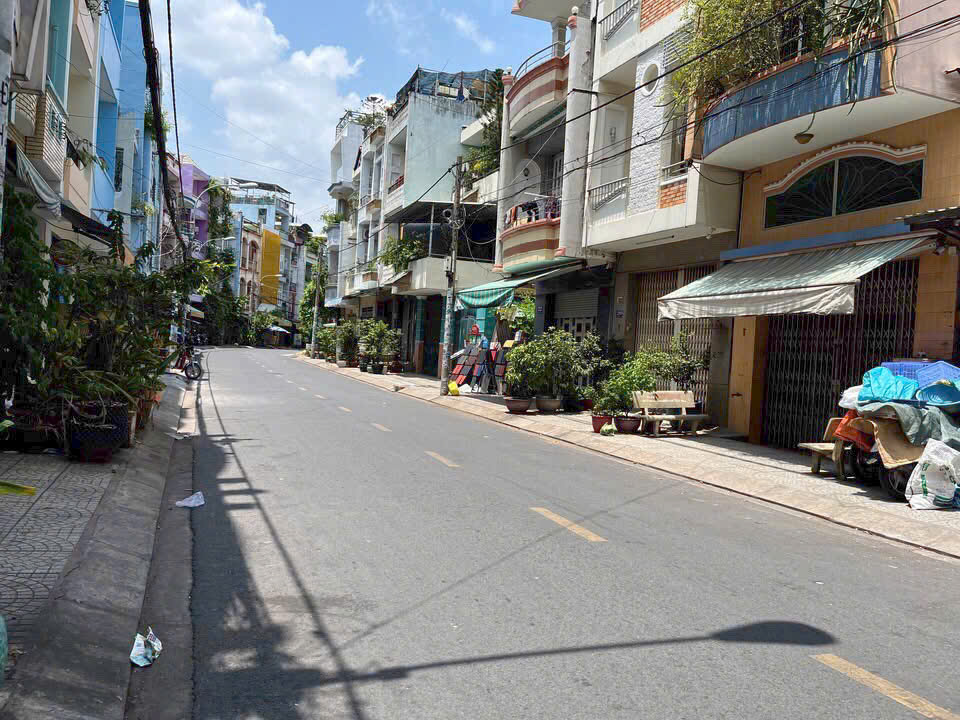 BÁN NHÀ ĐẸP KHU BÌNH PHÚ, QUẬN 6 – GIÁ CHỈ 10.X TỶ – X MỀM NHƯ CẤP 2 – Ở NGAY, LÀM VĂN PHÒNG, KINH - Ảnh 1