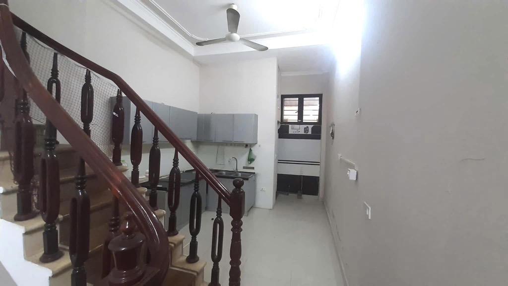 Bán nhà Đào Tấn, Ba Đình, ngõ thông, 3 gác, 35m2, 5 tầng, Mt 3.2m, chỉ 7.6 tỷ - Ảnh 2