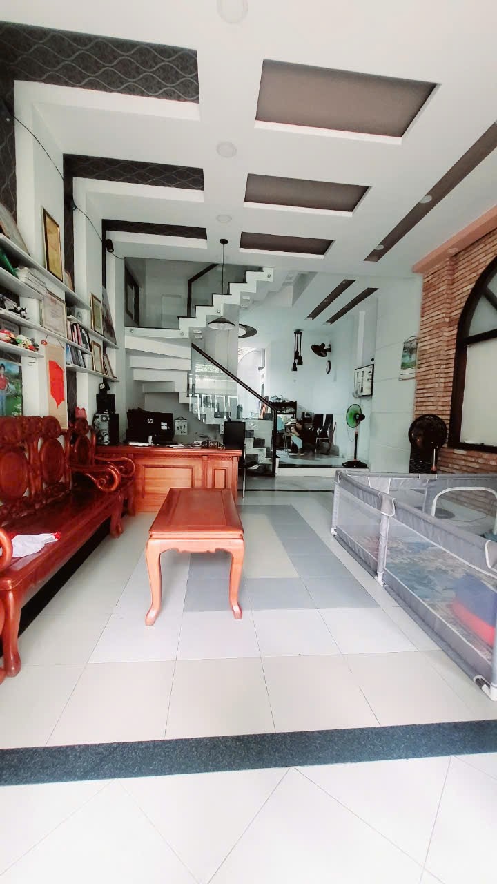 Bán nhà 100m² 3 tầng, 5PN, 4WC, Linh Tây, Thủ Đức - 8.2 tỷ - Ảnh chính
