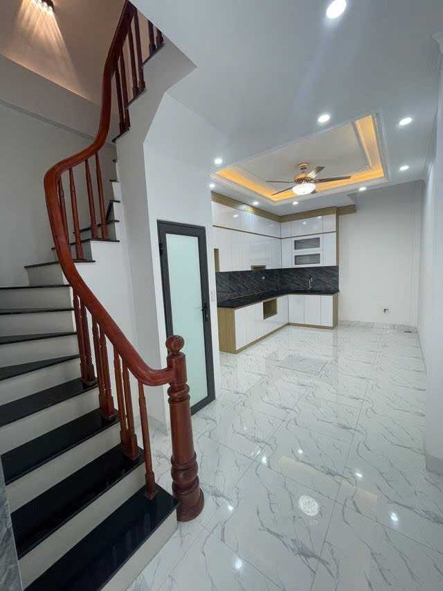 NHÀ MỚI NGÕ RỘNG THÔNG  phố Thanh Am 52m2,X  5 tầng,mặt  t iền 3.5m, 9.5 tỷ Long Biên. - Ảnh 4
