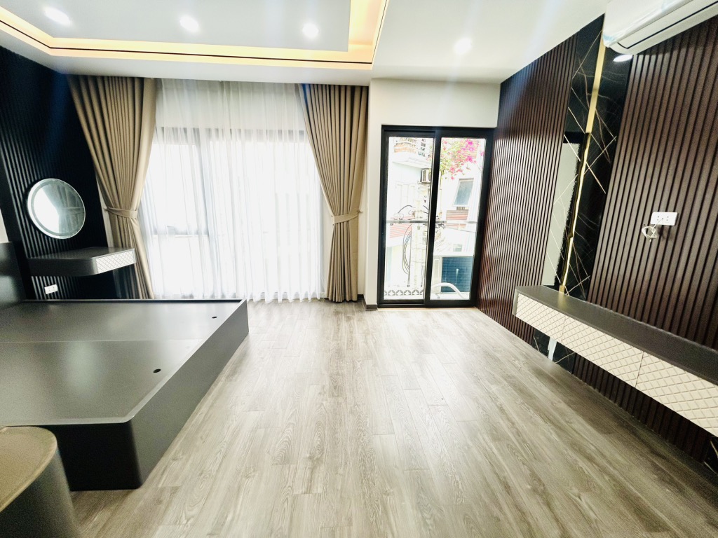 Bán nhà Trương Định – Ngõ nông thẳng phố – 5 tầng thang máy – Giá chỉ 7.9 tỷ - Ảnh 1