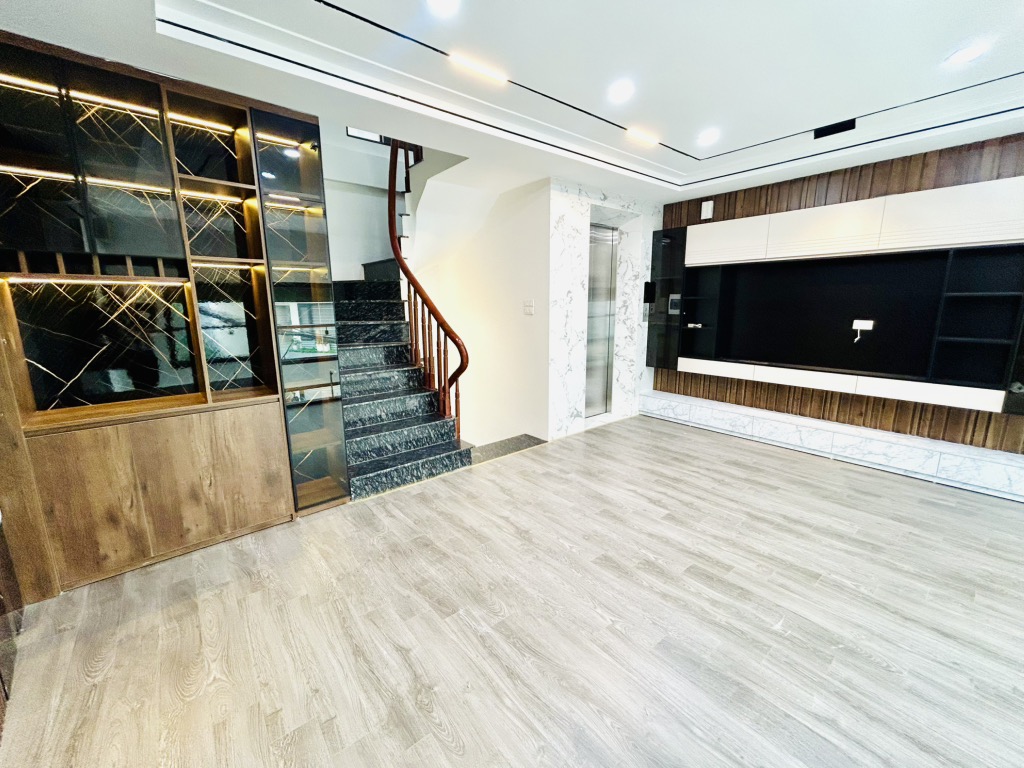 Bán nhà Trương Định – Ngõ nông thẳng phố – 5 tầng thang máy – Giá chỉ 7.9 tỷ - Ảnh chính