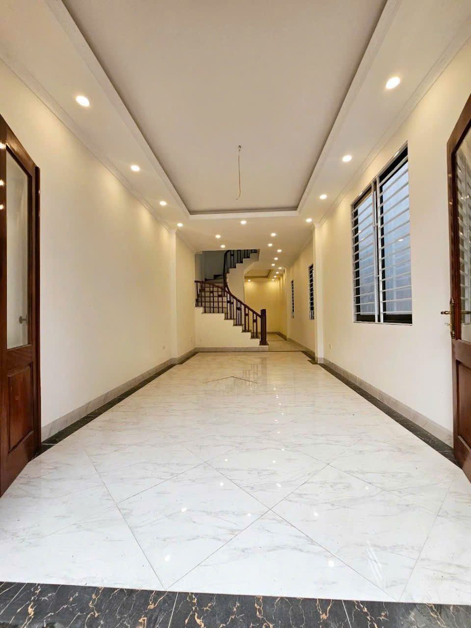 Nhà đẹp xây mới 5 tầng ở Đàm Quang Trung Long Biên gần cầu Vĩnh Tuy diện tích 67m, 8 tỷ - Ảnh 1