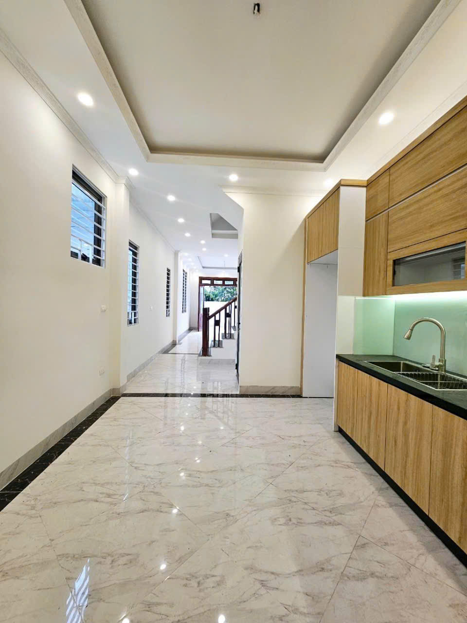 Nhà đẹp xây mới 5 tầng ở Đàm Quang Trung Long Biên gần cầu Vĩnh Tuy diện tích 67m, 8 tỷ - Ảnh 2