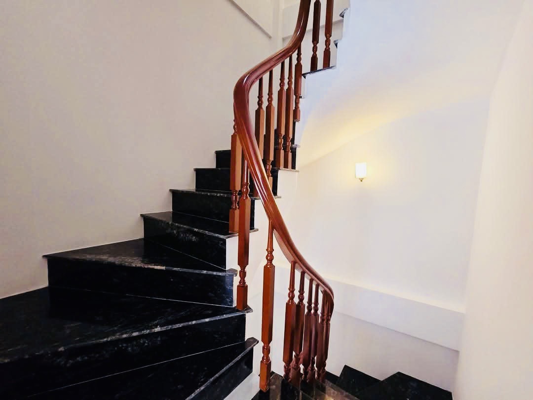 NHÀ XÂY MỚI CHỦ TẶNG FULL SANG TRỌNG, TRUNG TÂM CẦU GIẤY Ở SƯỚNG - Ảnh 4