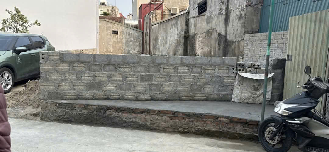 Đất diện tích rộngt gần 100m ô tô vào, ngõ nông, ngay trục chính Vạn 3, Thanh Trì giá 6.35 tỷ - Ảnh 1