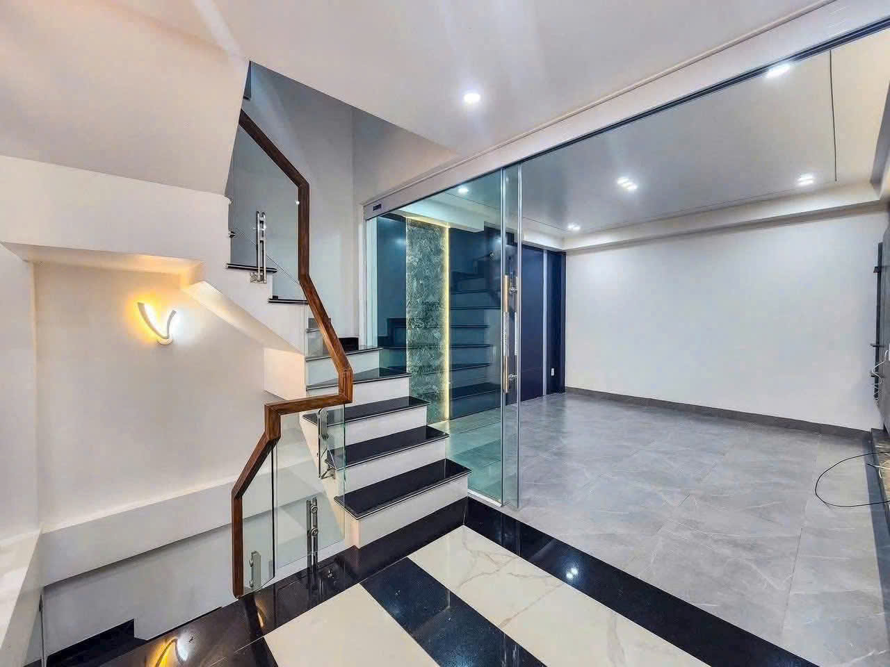 Nhà mặt ngõ tuyến 2 Khúc Thừa Dụ - 42m 4 tầng mới tinh, ô.tô vào nhà, giá 4.2 tỉ - Ảnh 2