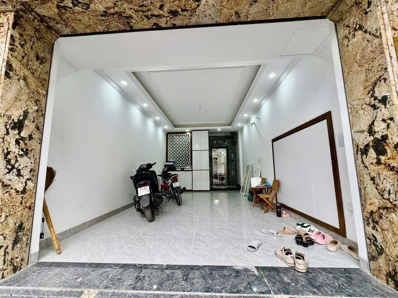 BÁN NHÀ HỒ TÙNG MẬU - ÔTÔ VÀO NHÀ - 7 TẦNG THANG MÁY - GIÁ 15 TỶ - Ảnh 1