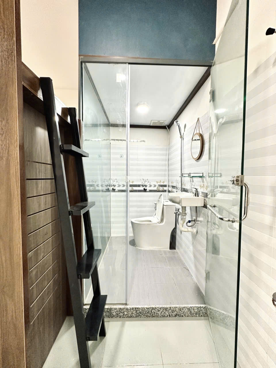 GIẢM SỐC 1.3 TỶ - CHDV ÂU CƠ - P0 TÂN BÌNH - 12 PHÒNG FULL KHÁCH - DÒNG TIỀN 70TR/THÁNG - HXH 8M - - Ảnh 2