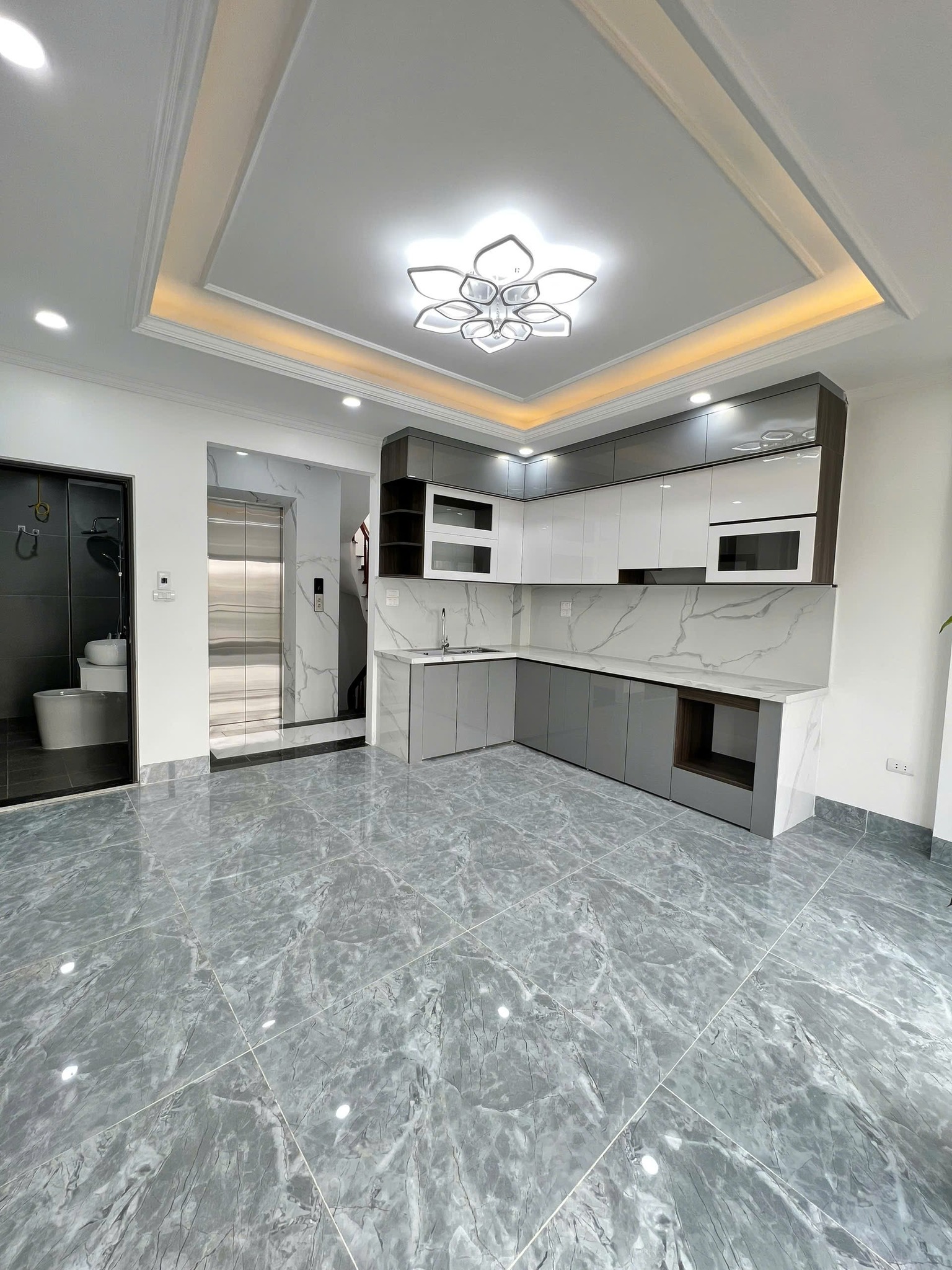 BÁN NHÀ PHỐ KHƯƠNG ĐÌNH, THANH XUÂN. 40M2, 6T THANG MÁY, NGÕ NÔNG GẦN PHỐ, NỘI THẤT ĐẸP VỀ Ở NGAY. - Ảnh chính