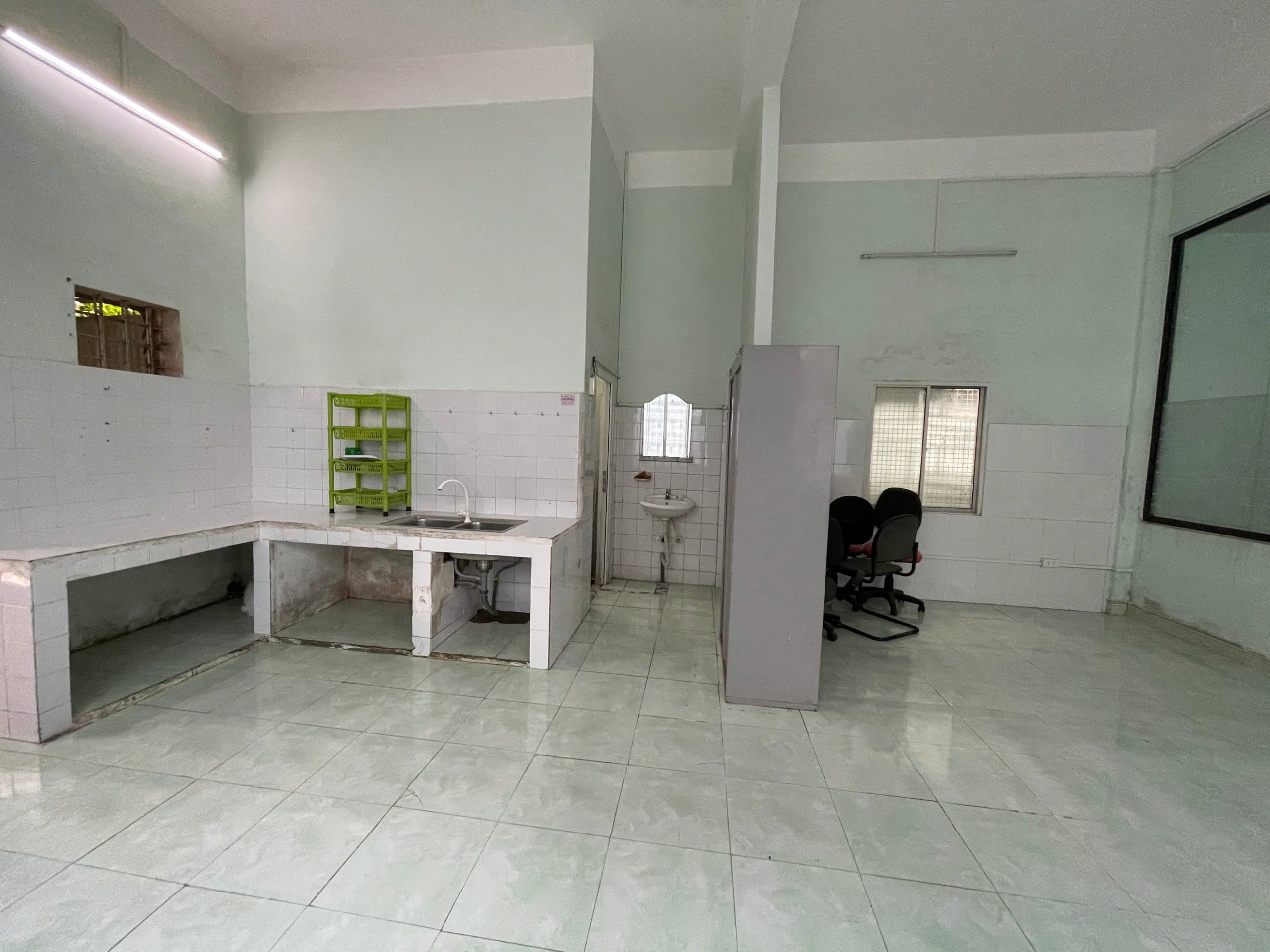 MẶT TIỀN LÔ GÓC SIÊU ĐẸP 202M2 – KINH DOANH ĐỈNH – NHÀ 2 TẦNG KIÊN CỐ GIÁ HƠN 13 TỶ - Ảnh 4
