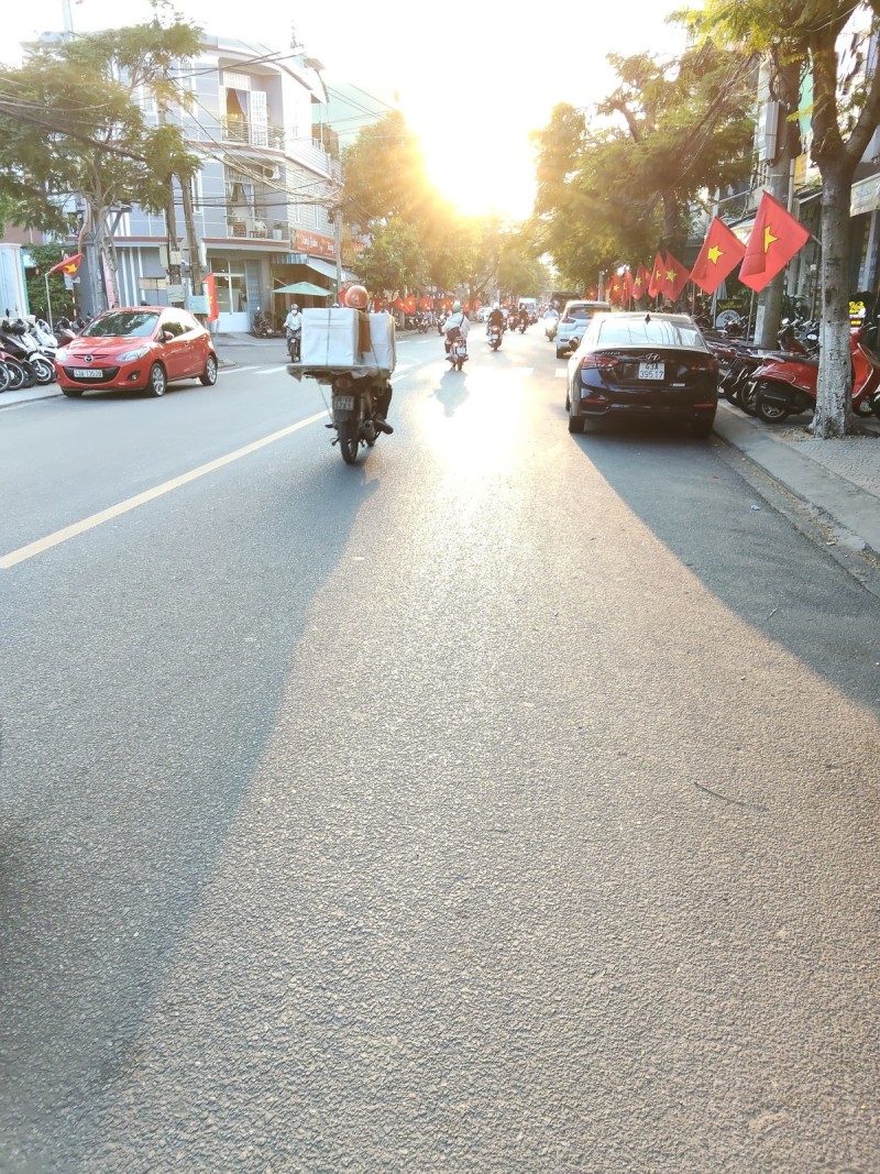 ♥ Mặt Tiền Nguyễn Công Trứ, đường 10.5 thẳng ra Bãi Biển, 325m2, ngang 7.7m, 2 mặt thoáng, 90tr/m2 - Ảnh 2