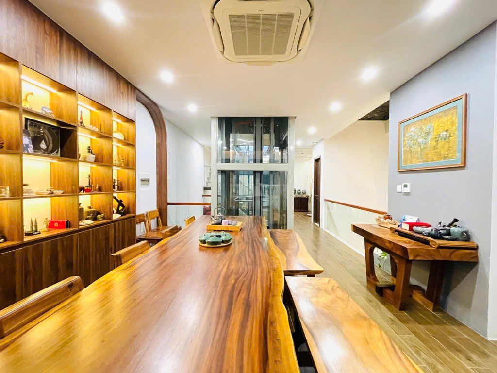 Cần bán gấp - ngộp bank - mặt phố Nguyễn Thái Học - 9 tầng - 150m chỉ 82 tỷ - Ảnh 2