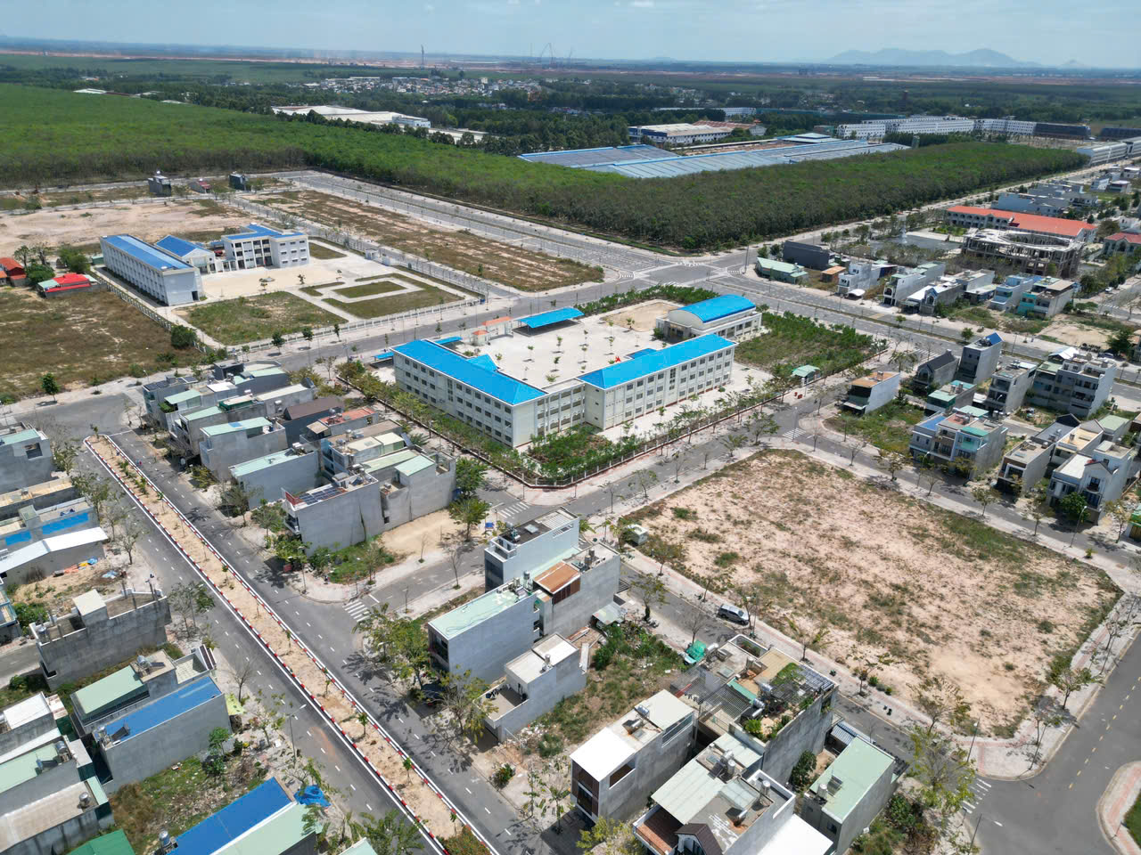 Đất Sân Bay - Ảnh 2