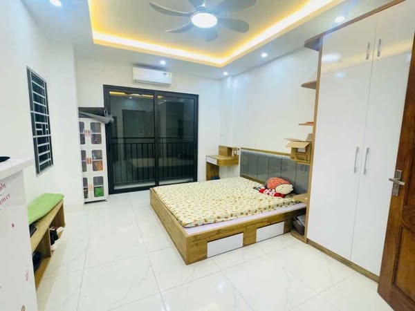 NHÀ ĐẸP NGÃ TƯ NHỔN - 31M x 5T - HƠN 5 TỶ - LÔ GÓC - MỚI - FULL NỘI THẤT - Ảnh 1