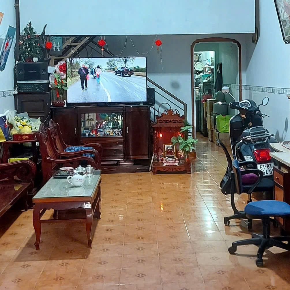 Bán nhà 1 Trệt 1 Lầu trung tâm TP Dĩ An,gần trường THPT Dĩ An,đường xe hơi - Ảnh chính