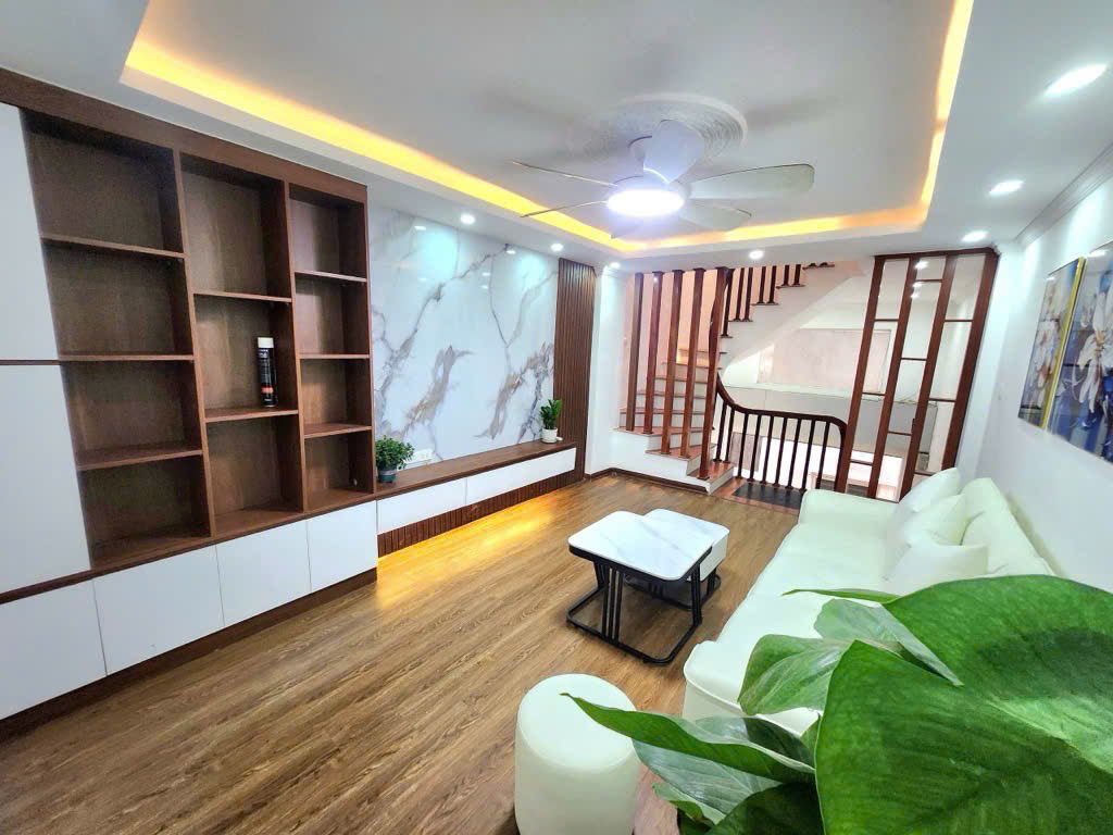Nhà đẹp, sổ đẹp, ngõ rộng, thoáng đãng, tiện ích tại Bằng Liệt, Hoàng Mai, 38m2, 6 tầng, giá chỉ 6 - Ảnh 2