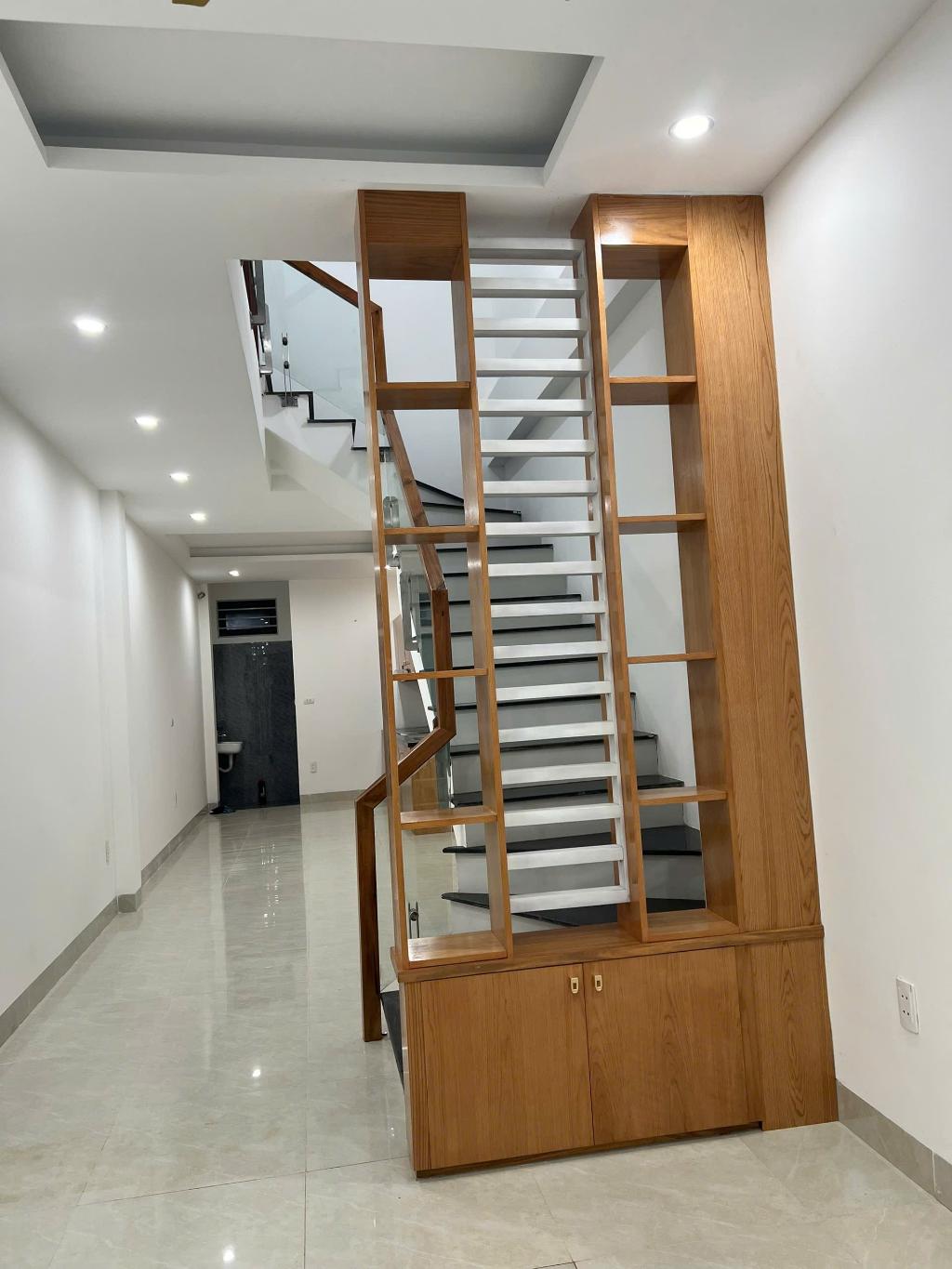 SIÊU PHẨM Ô TÔ 5M-  NHÀ MỚI - 2 THOÁNG  - CHỦ XÂY ĐỂ Ở- CỰC HIẾM Sổ đỏ chính chủ, vuông vắn trước - Ảnh 1