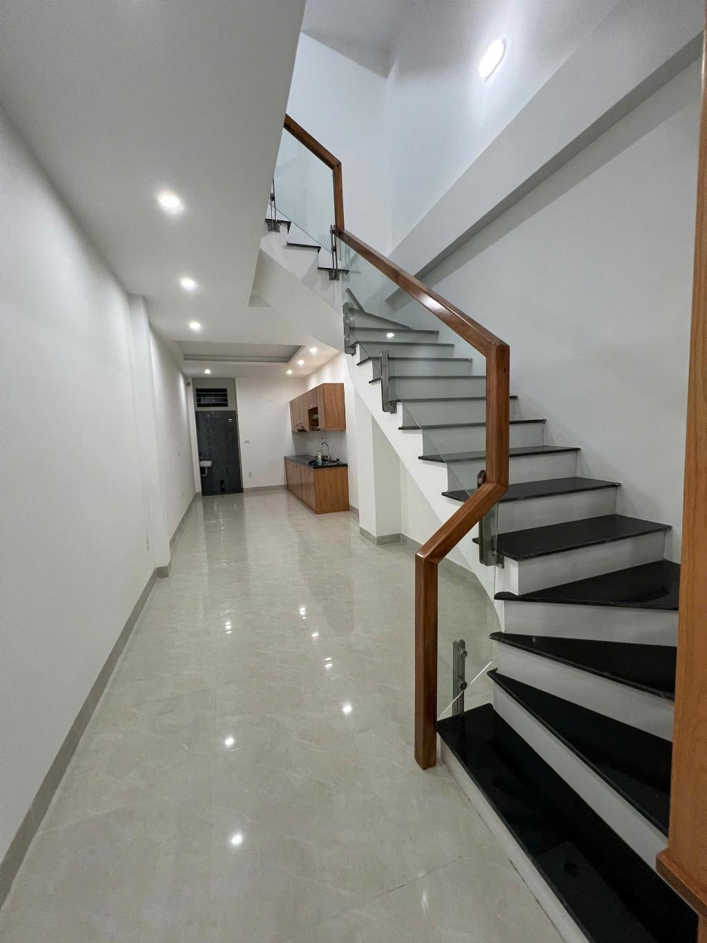 SIÊU PHẨM Ô TÔ 5M-  NHÀ MỚI - 2 THOÁNG  - CHỦ XÂY ĐỂ Ở- CỰC HIẾM Sổ đỏ chính chủ, vuông vắn trước - Ảnh 2