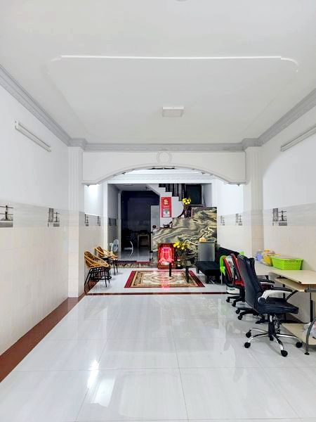 Mặt tiền kinh doanh ngay Bến Bình Đông 9x19 chỉ 12 tỷ - Ảnh 1