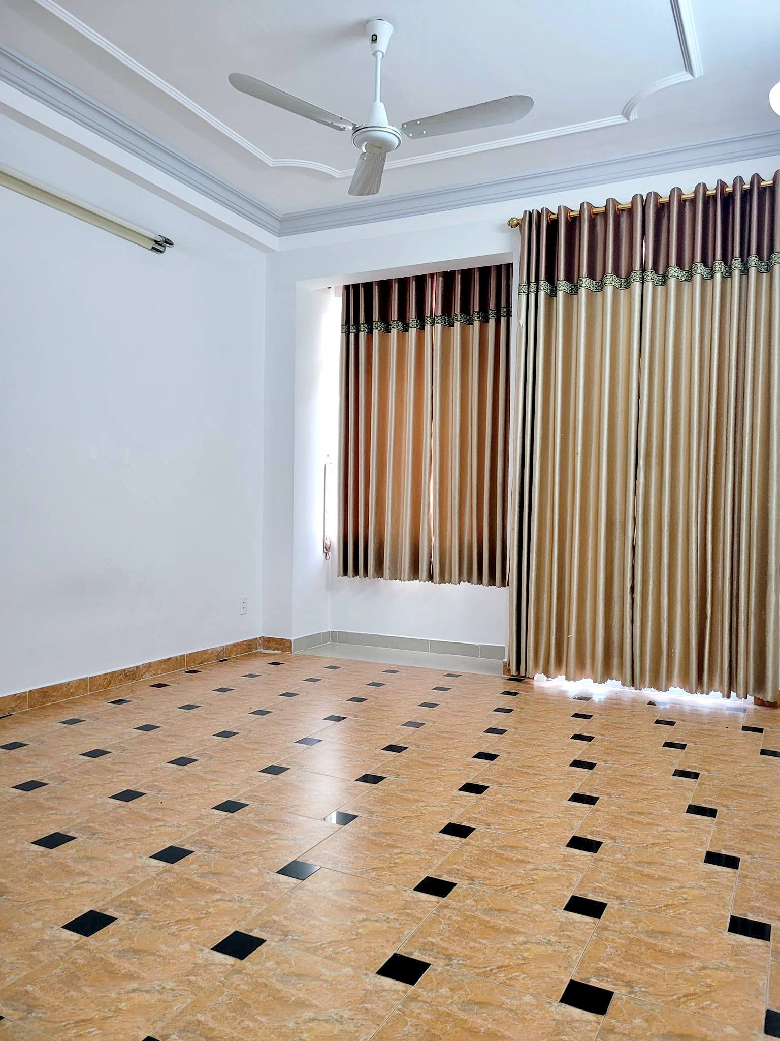 Mặt tiền kinh doanh ngay Bến Bình Đông 9x19 chỉ 12 tỷ - Ảnh 3