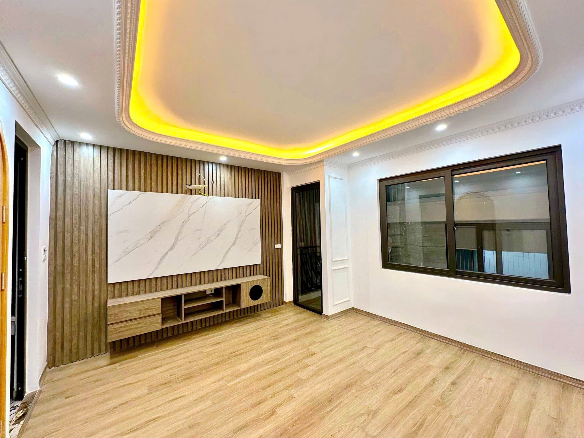 NHÀ ĐẸP TRƯỜNG CHINH 7 TẦNG THANG MÁY, NHÀ XÂY MỚI DT 31m2 7 tầng mt 4.7m Giá 9.7 tỷ - Ảnh chính
