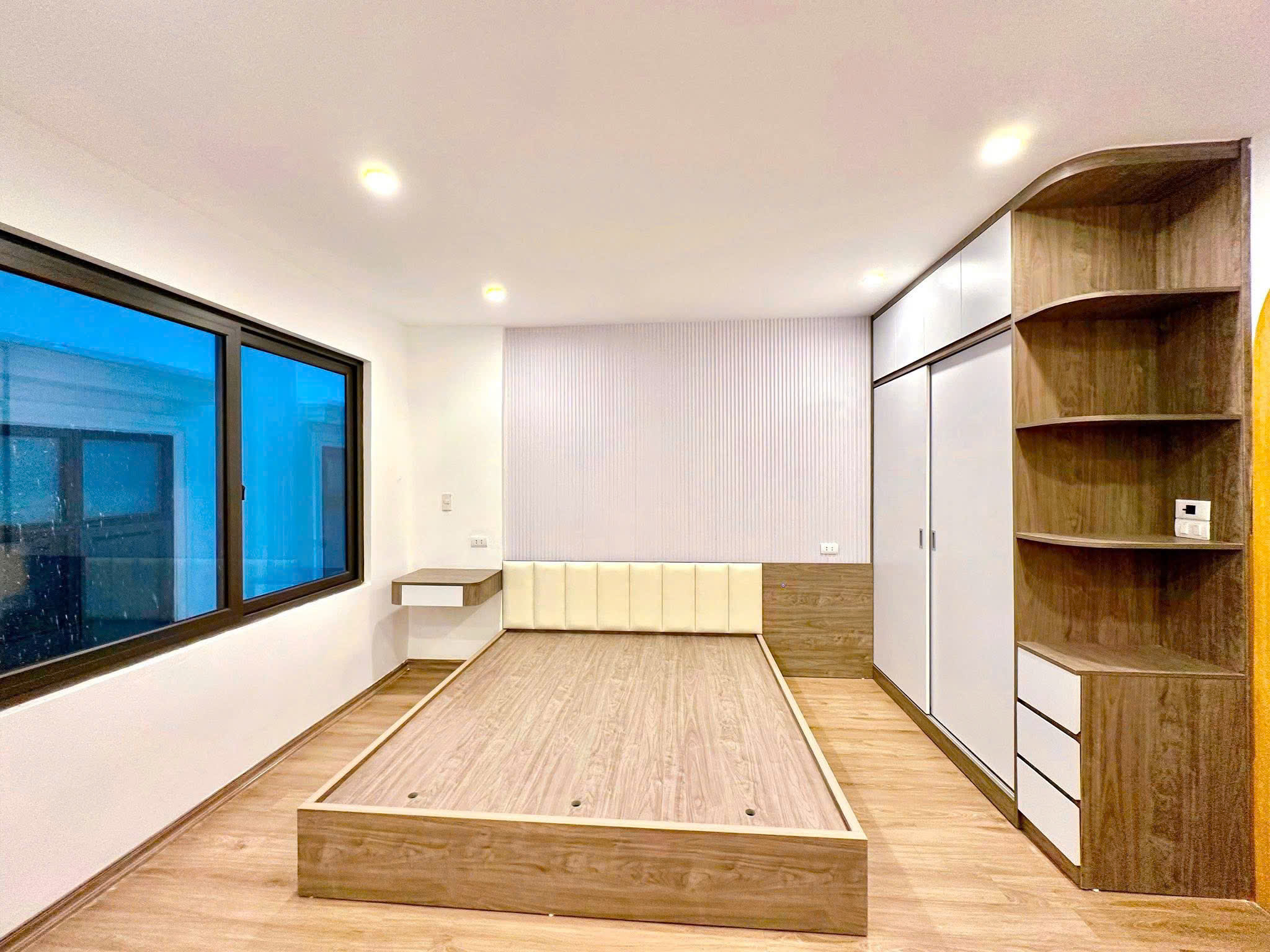 NHÀ ĐẸP TRƯỜNG CHINH 7 TẦNG THANG MÁY, NHÀ XÂY MỚI DT 31m2 7 tầng mt 4.7m Giá 9.7 tỷ - Ảnh 2