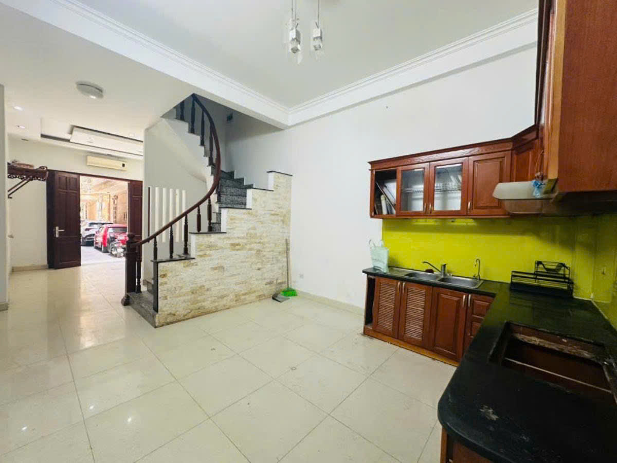 PL TRẦN QUỐC HOÀN Ô TÔ TRÁNH - KINH DOANH DT 40m2 3 tầng mt 4m Giá 13.9 tỷ - Ảnh chính