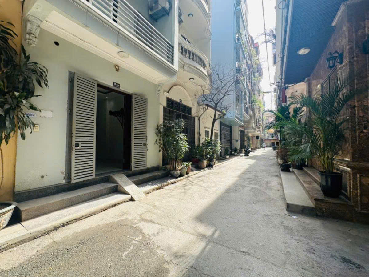 PL TRẦN QUỐC HOÀN Ô TÔ TRÁNH - KINH DOANH DT 40m2 3 tầng mt 4m Giá 13.9 tỷ - Ảnh 2