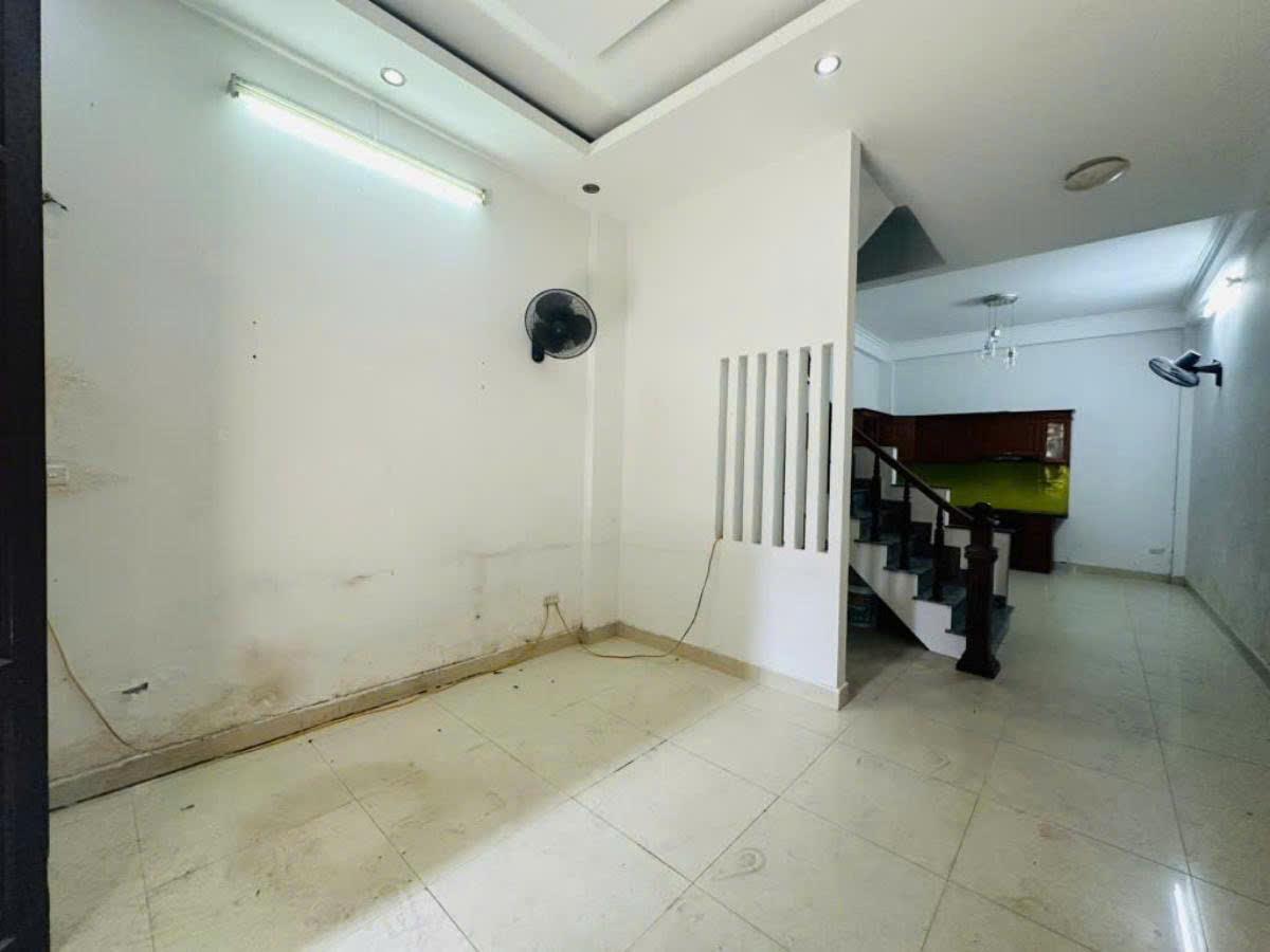 PL TRẦN QUỐC HOÀN Ô TÔ TRÁNH - KINH DOANH DT 40m2 3 tầng mt 4m Giá 13.9 tỷ - Ảnh 3