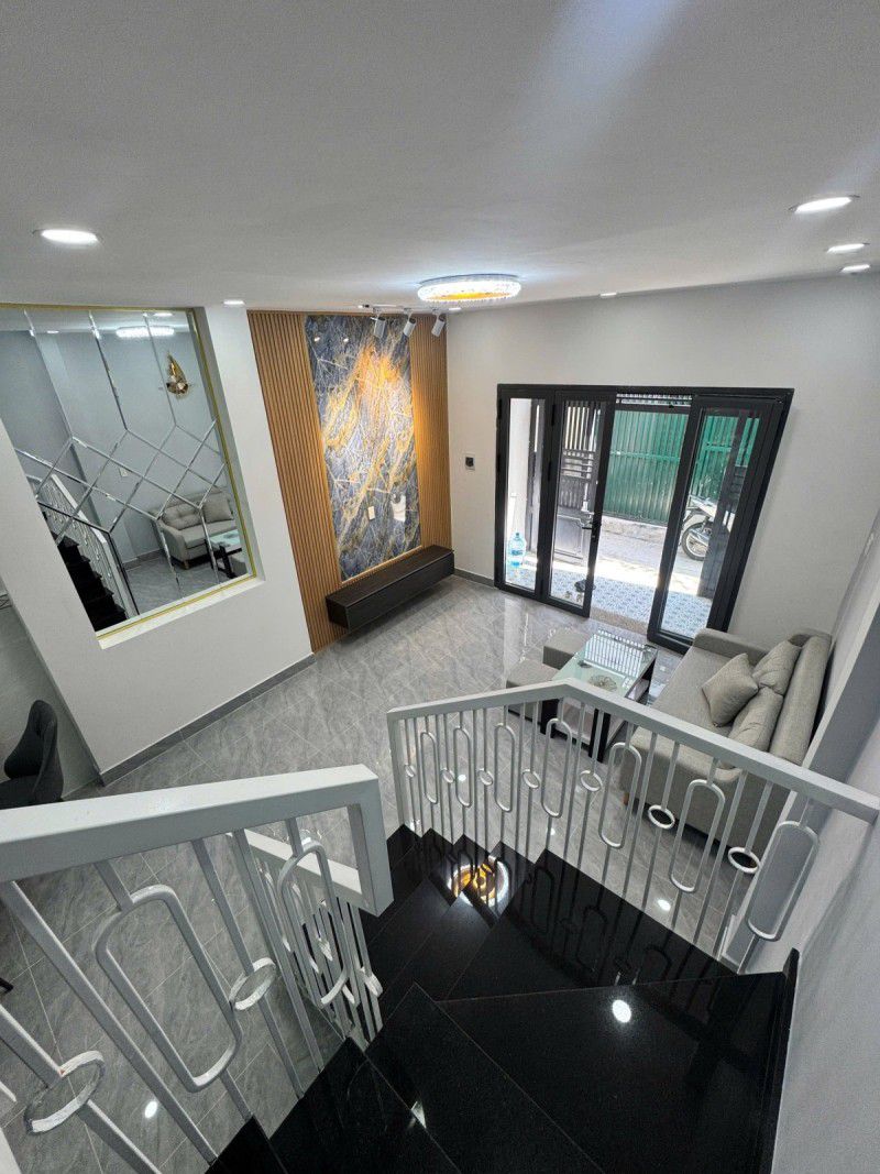 NHÀ MỚI ĐẸP Ở NGAY GẦN MẶT TIỀN TRUNG TÂM P15 TÂN BÌNH, 40M2, 2 TẦNG  2PN, HOÀN CÔNG ĐỦ, TẶNG NỘI - Ảnh 1