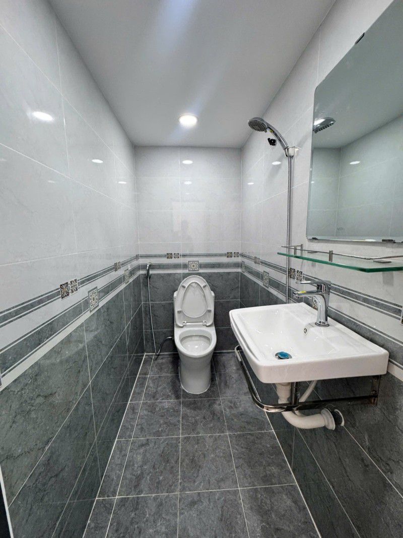 NHÀ MỚI ĐẸP Ở NGAY GẦN MẶT TIỀN TRUNG TÂM P15 TÂN BÌNH, 40M2, 2 TẦNG  2PN, HOÀN CÔNG ĐỦ, TẶNG NỘI - Ảnh 3