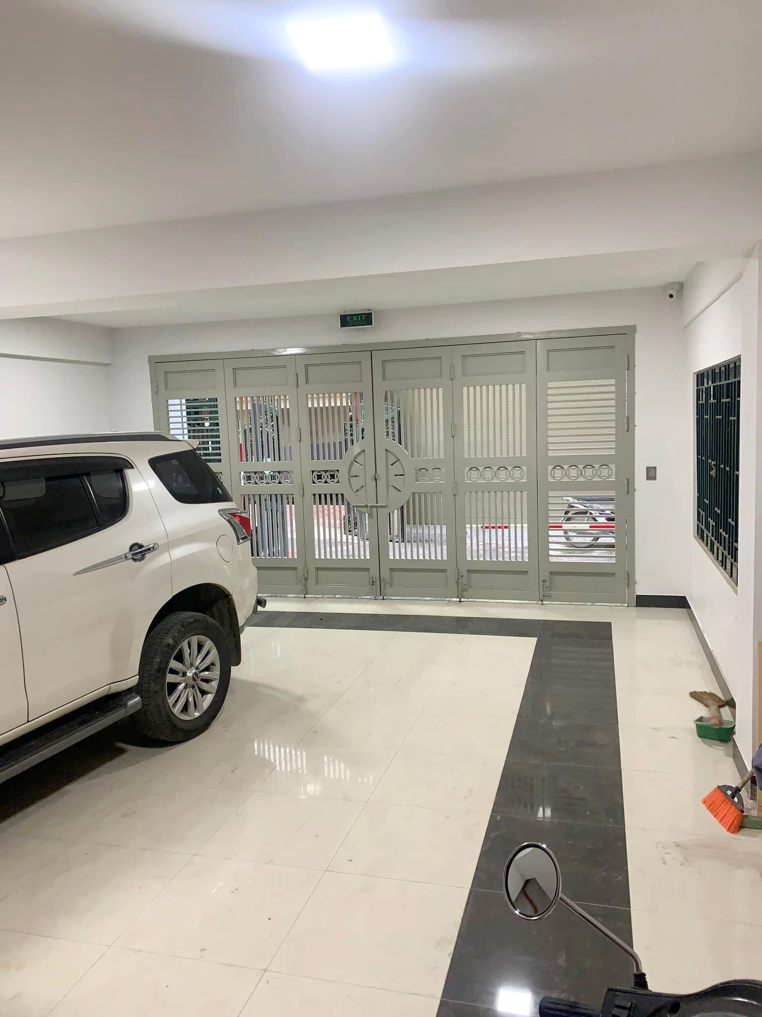 Bán nhà mặt phố Hào Nam 55m siêu kinh doanh - Ảnh 1