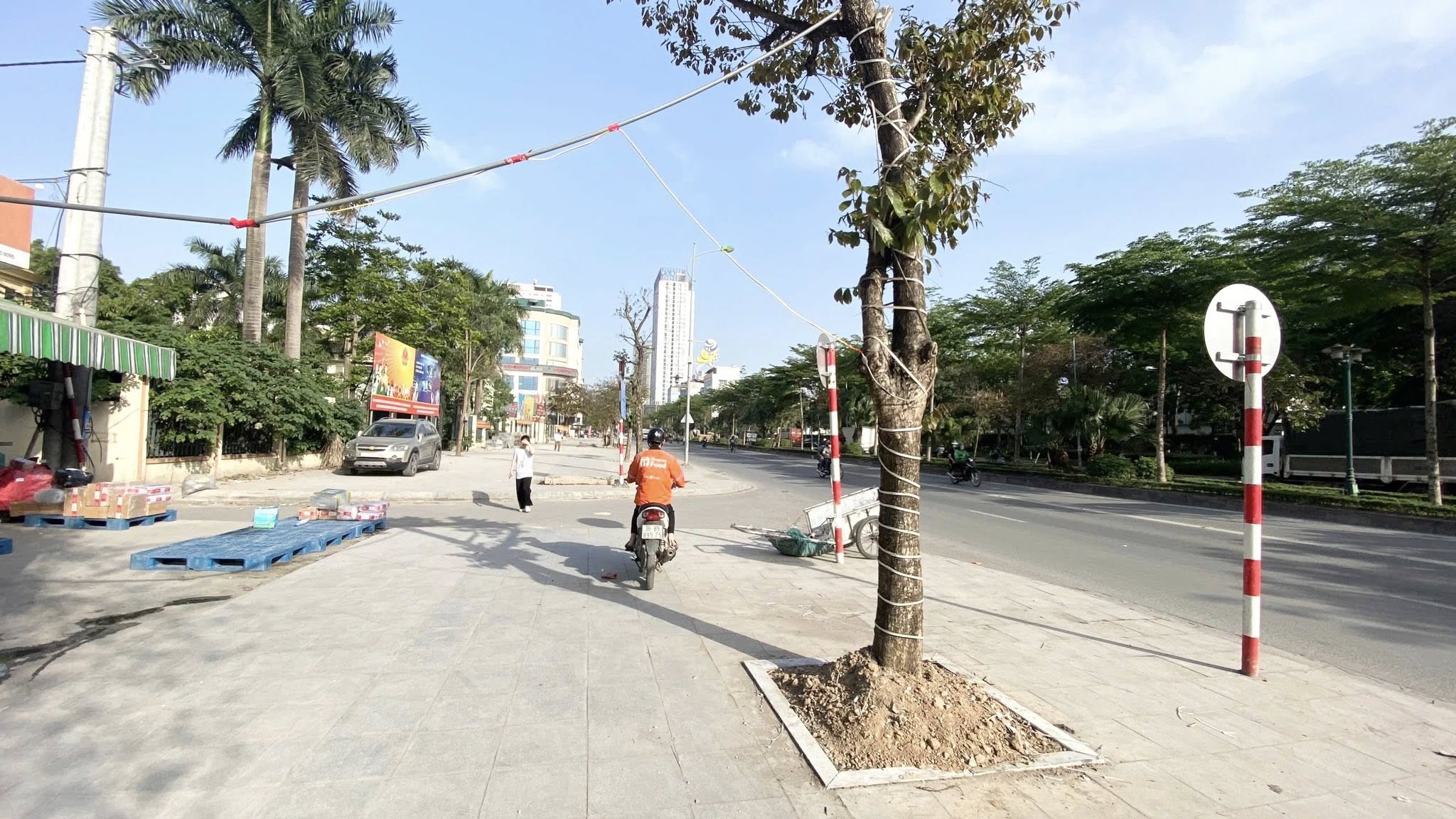Cần bay nhanh nhà MẶT PHỐ Lê Trọng Tấn- 120m, 3 tầng-VỈA HÈ 7m-21.5 tỷ ( có tl) đối diện KĐT Park - Ảnh chính
