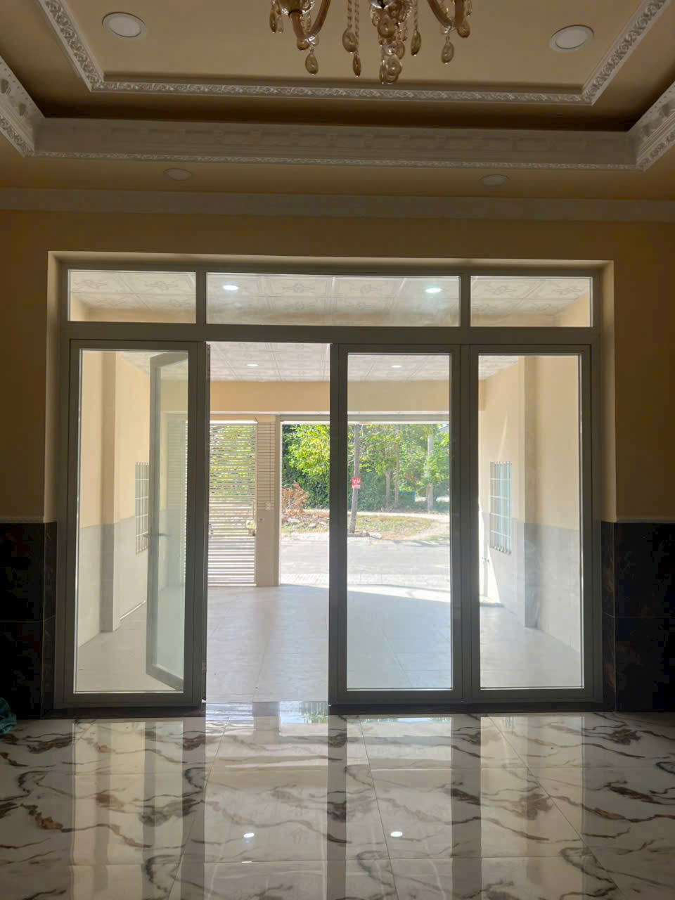 CẦN BÁN NHÀ 1 TRỆT 2 LẦU – ĐƯỜNG NHỰA RỘNG 13M CÓ VỈA HÈ - Ảnh 1