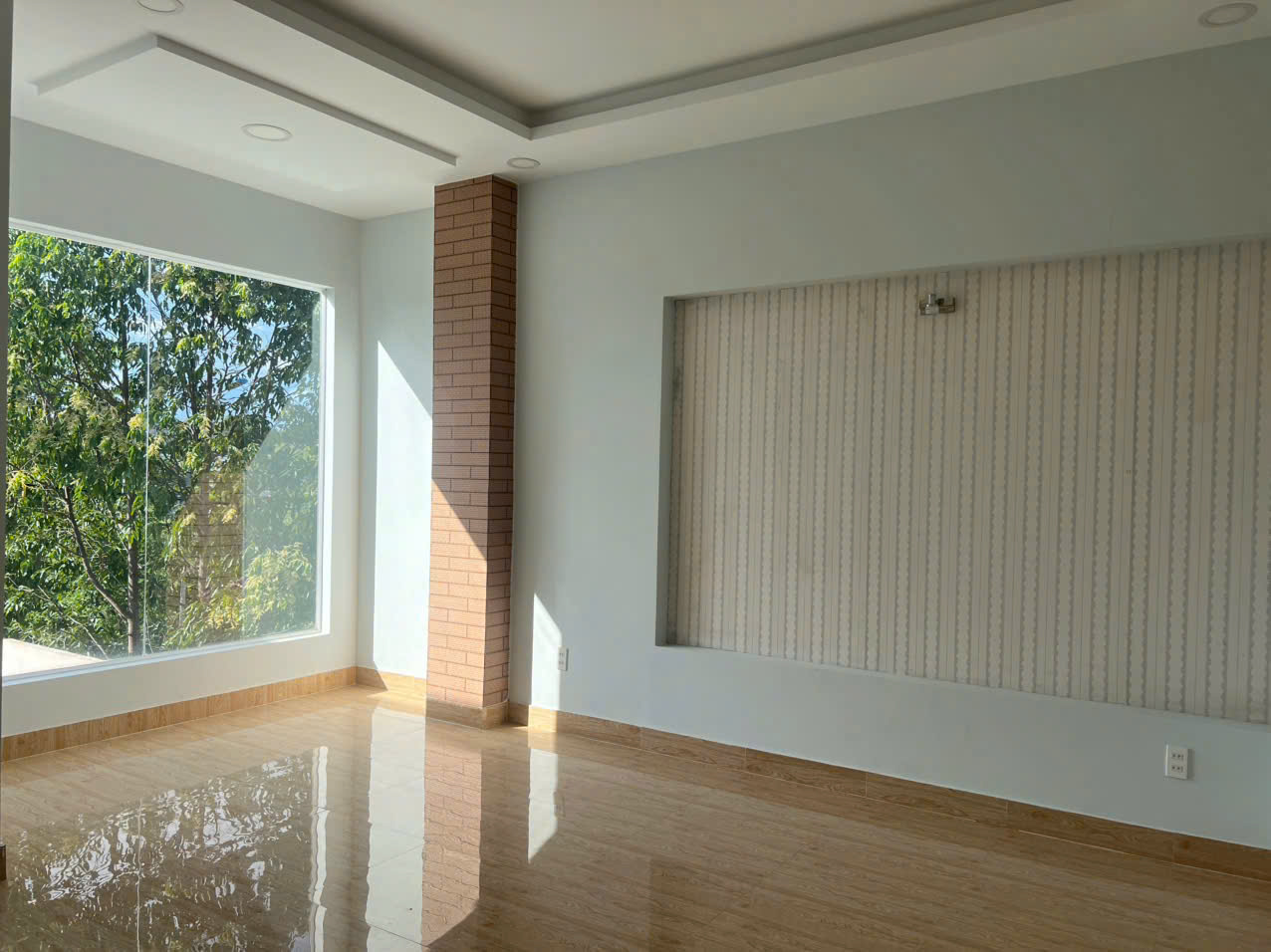 CẦN BÁN NHÀ 1 TRỆT 2 LẦU – ĐƯỜNG NHỰA RỘNG 13M CÓ VỈA HÈ - Ảnh 2