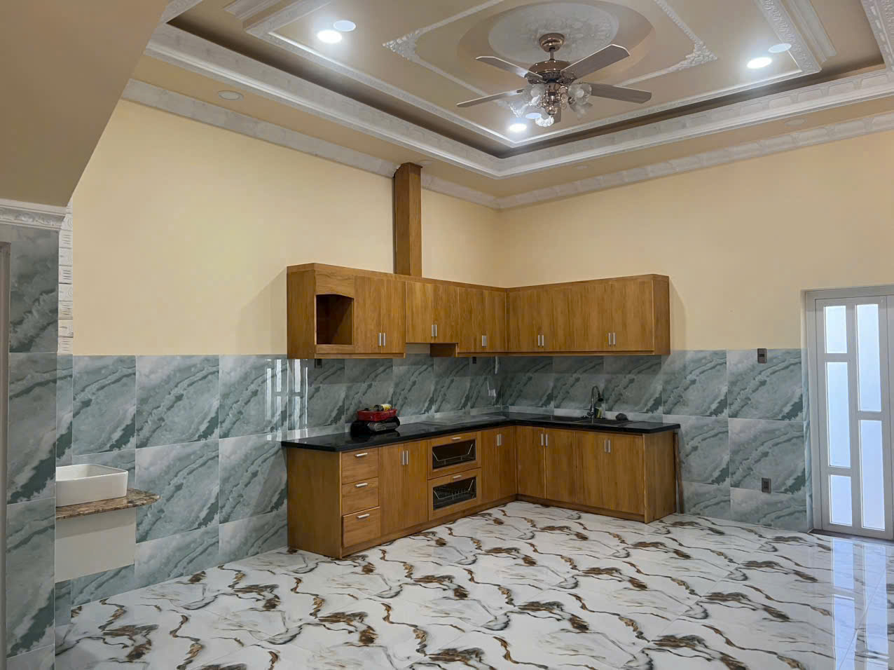 CẦN BÁN NHÀ 1 TRỆT 2 LẦU – ĐƯỜNG NHỰA RỘNG 13M CÓ VỈA HÈ - Ảnh 3
